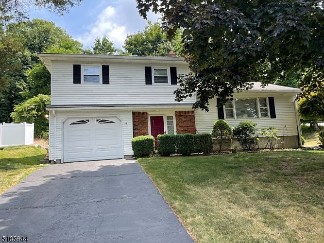 2nd image of 16 Smith Ln