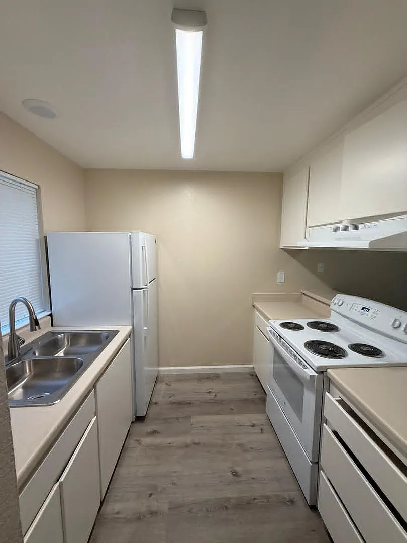Building Photo - Westbrook Townhomes