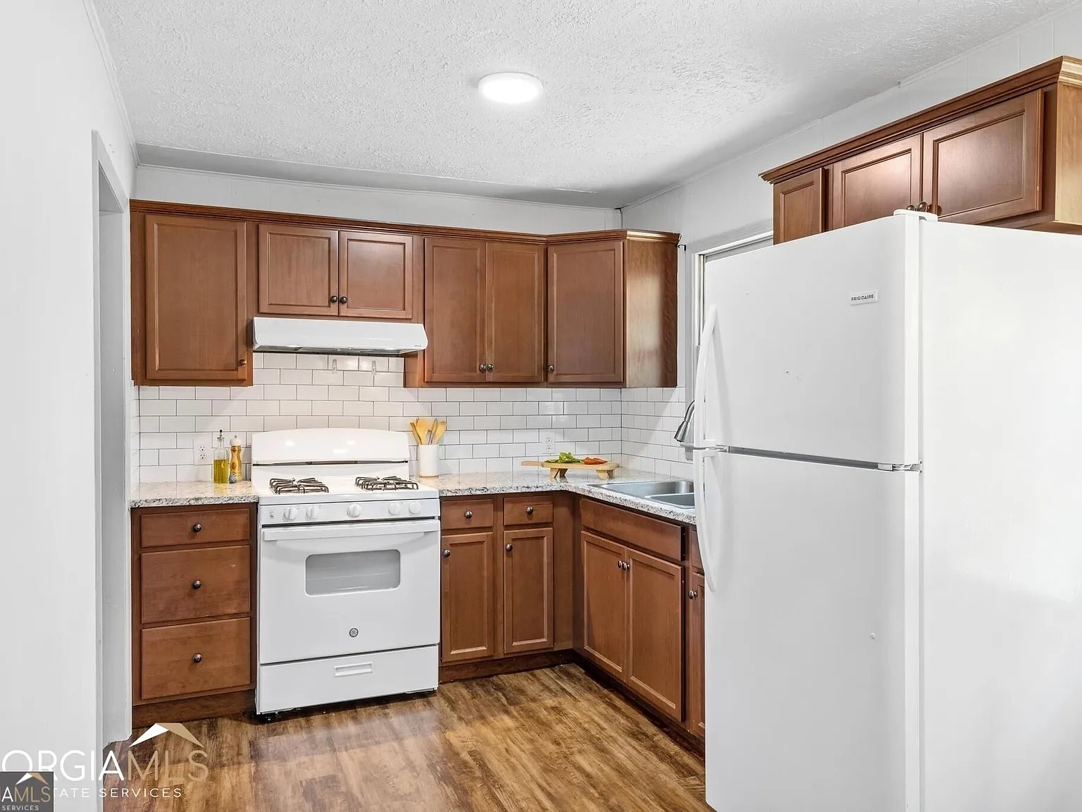 3 bed, 1.0 bath, 1250 sqft, $1,750 — Photo 4