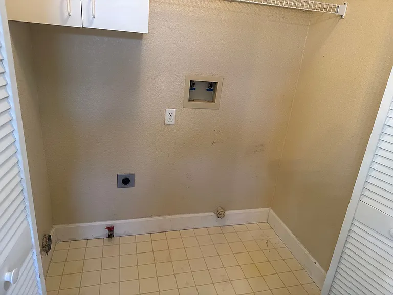 961 Celestine Cir — Photo 16