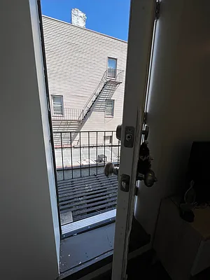 Rented by Delmark Realty LLC | media 26