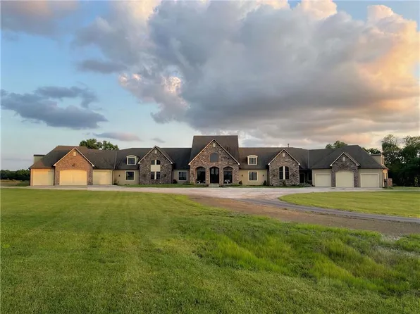 27589 W 151st St, Olathe, KS 66061
