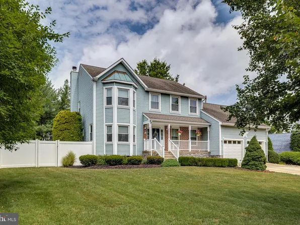 1 Winterberry Ct, Mount Laurel, NJ 08054