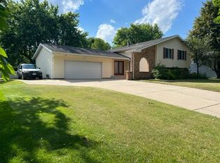 818 S Davis Ave, Litchfield, MN 55355