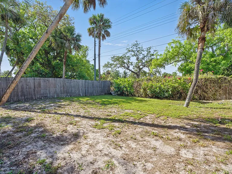 11580 Dean St — Photo 12