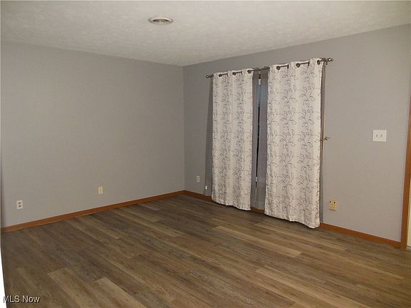2nd image of 130 Royal Crest Dr Unit I