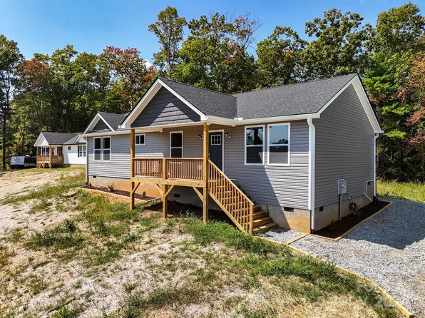 44 Owls Nest Ln, Hendersonville, NC 28792