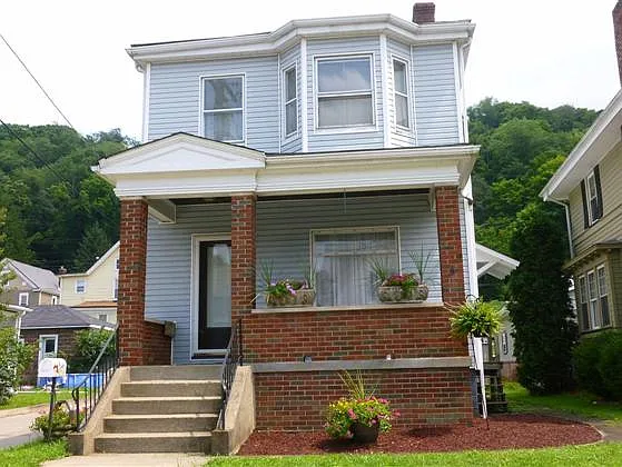 2212 Marshall Ave photo 1