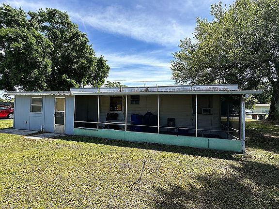 3rd image of 1302 N Lavon Ave