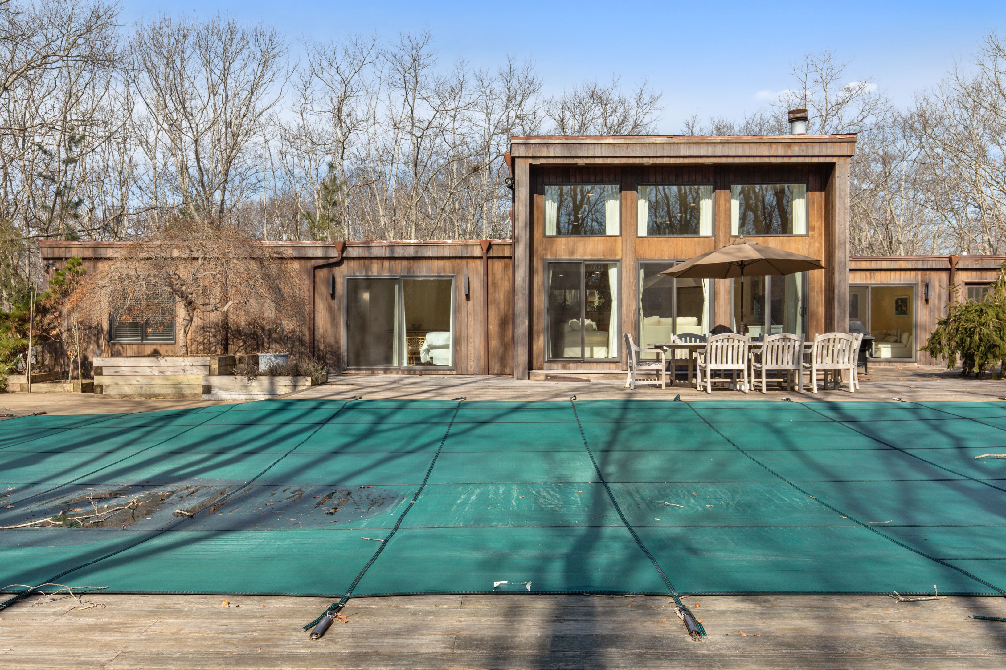 73 Woodland Dr in Southampton Out East