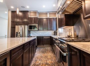 2115 W Roscoe St, Chicago, IL 60618