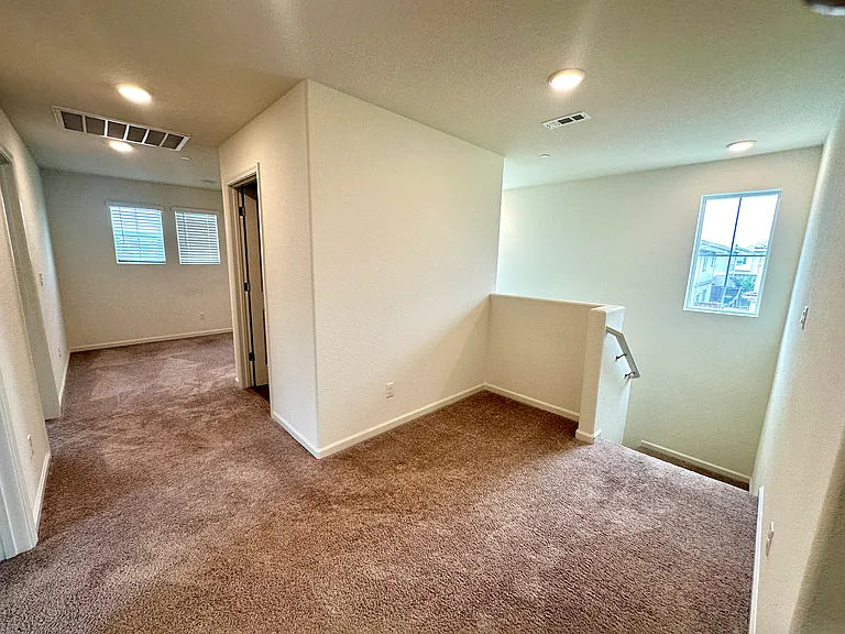 301 Welton Ct — Photo 12