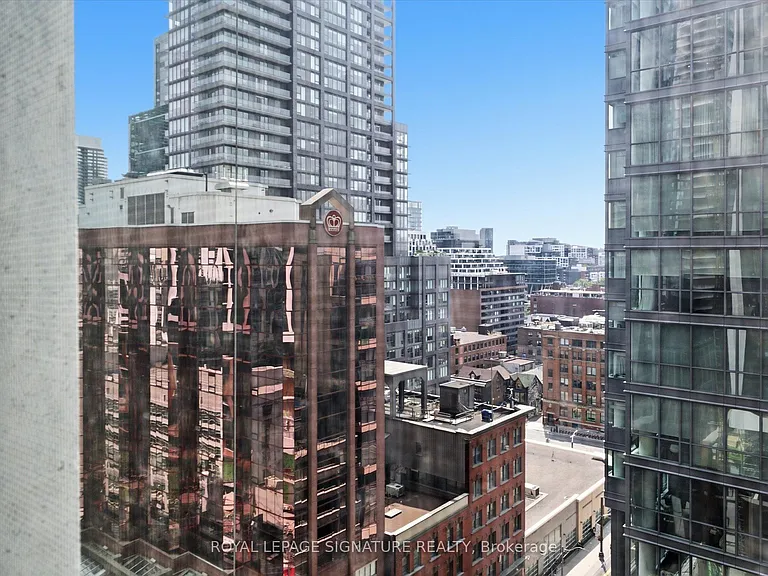 400 King St W #1519 — Photo 20