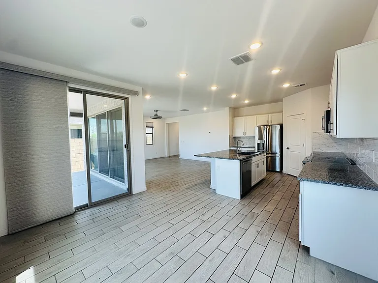7425 W Nicolet Ave — Photo 11