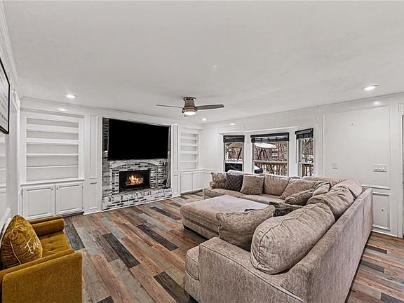 4th image of 10609 Ballentine St