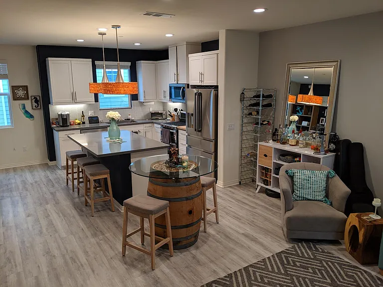 504 Finch Ln — Photo 1