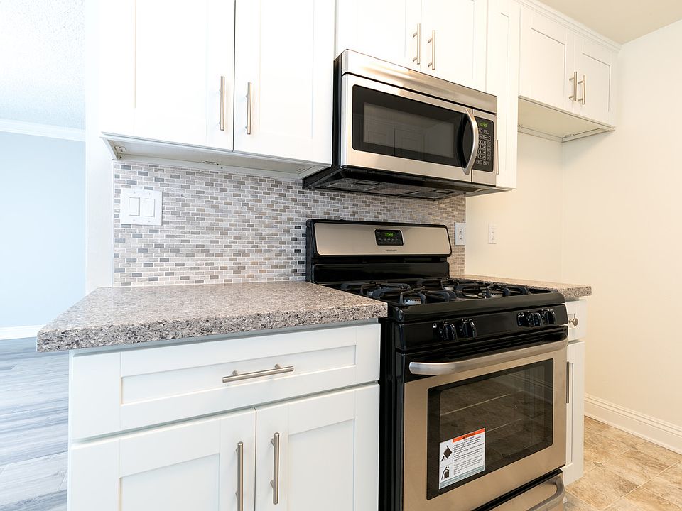 1st image of 10825 Rose Ave APT 202