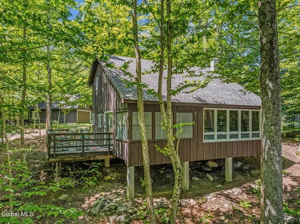 179 Maplewood Dr, Gloversville, NY 12078