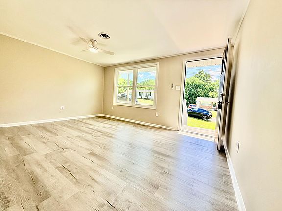 3rd image of 121 Irene Dr