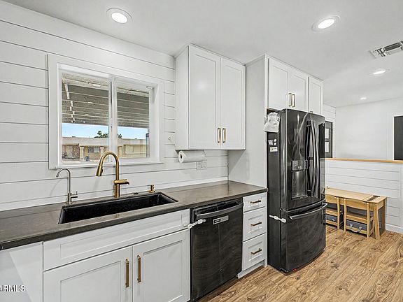 4th image of 1026 W HALSTEAD Drive