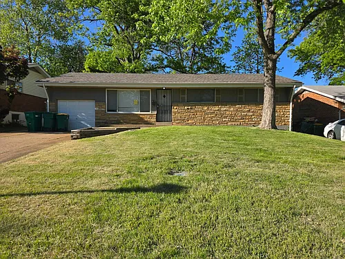 2415 Castle Dr Photo 1
