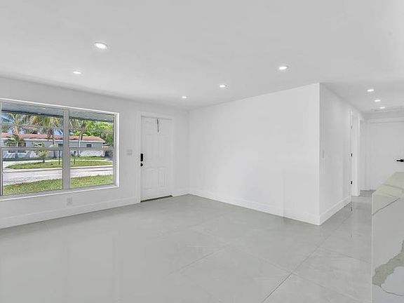 4th image of 4156 SW 49th Ct