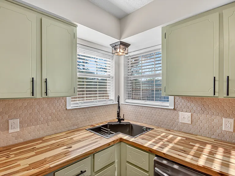 606 Windhaven Dr — Photo 18