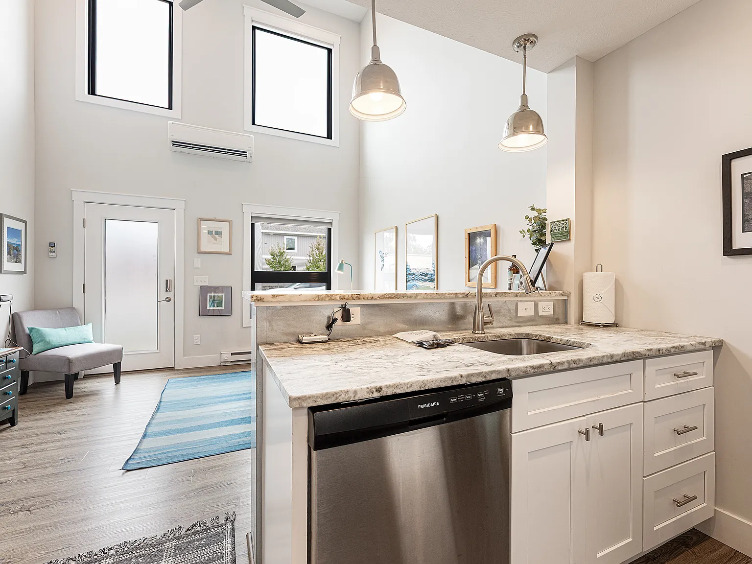 1 bed, 561 sqft, $1,600 — Photo 4