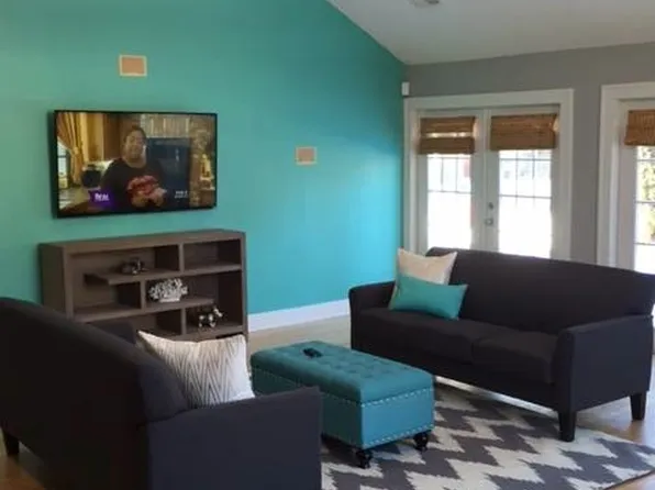 26675 W Carnegie Park Dr #1, Southfield, MI 48034
