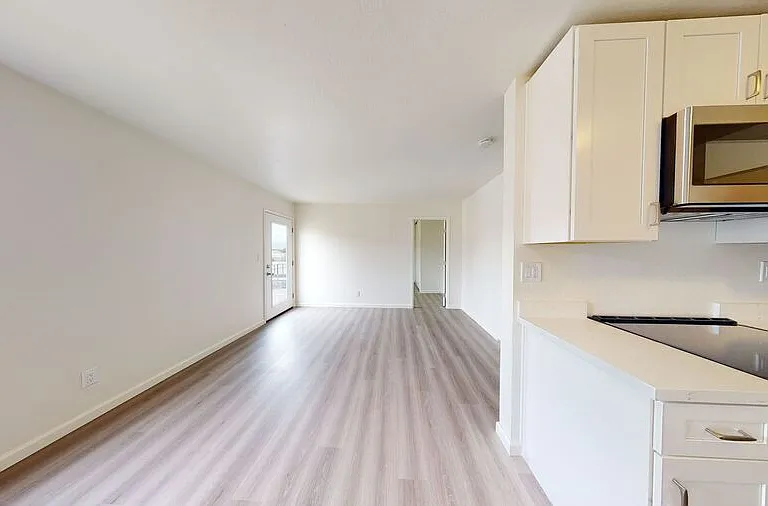 410 Evelyn Ave — Photo 6