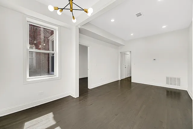 2620 N Ridgeway Ave #3 — Photo 2