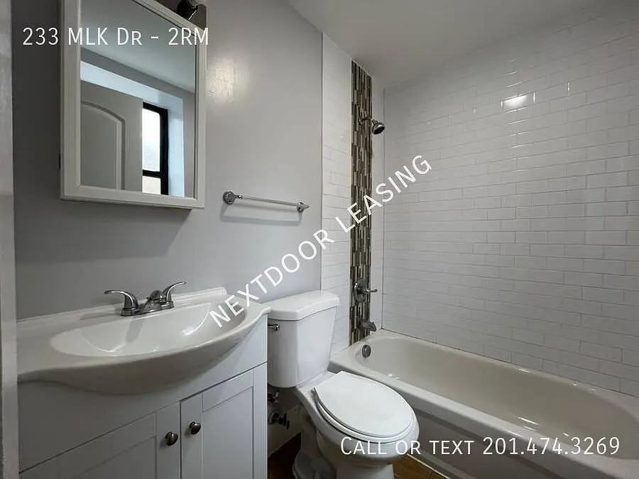 233 MLK Dr — Photo 3