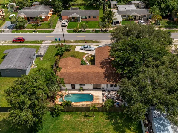 3619 NW 211th St, Miami Gardens, FL 33056