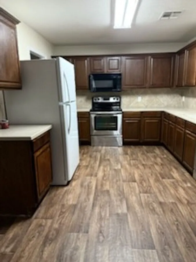 2201 Riley Dr, Killeen — Photo 2