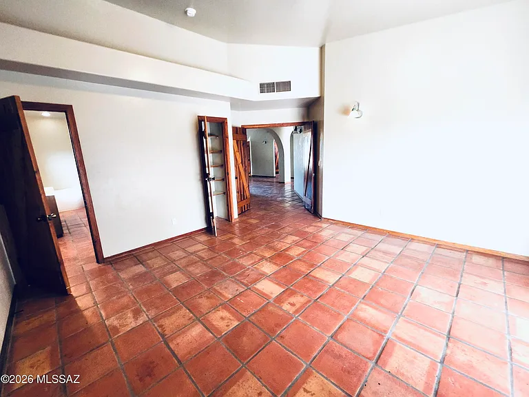 11065 E Snyder Rd — Photo 5