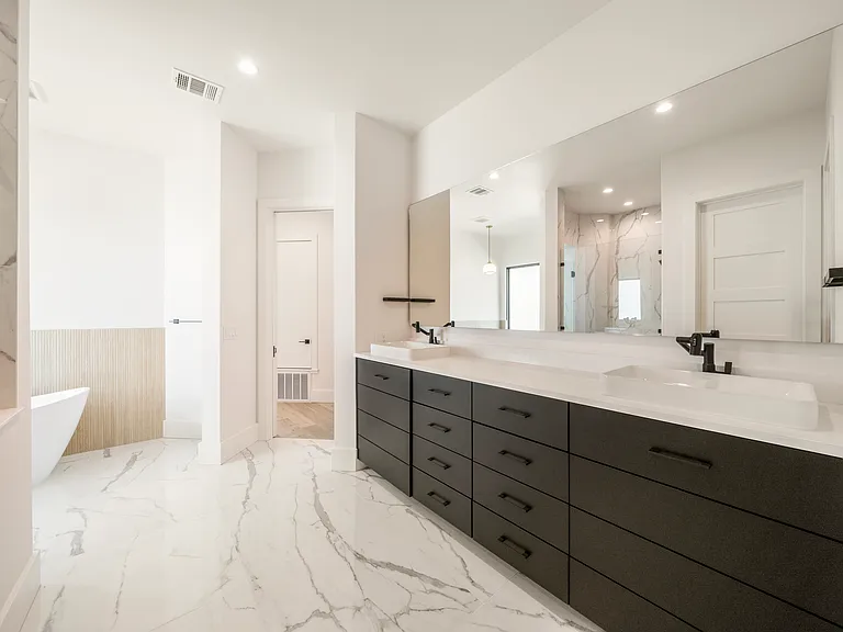 Primary bath