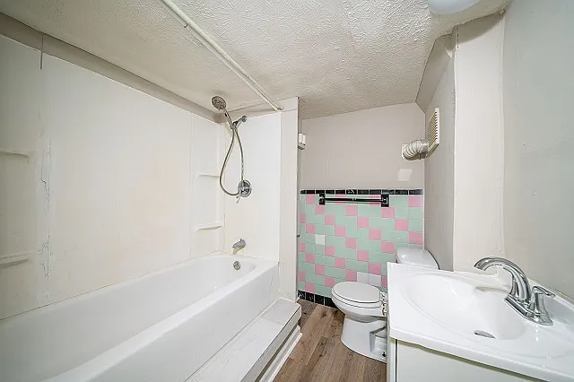2204 7th Ave — Photo 14