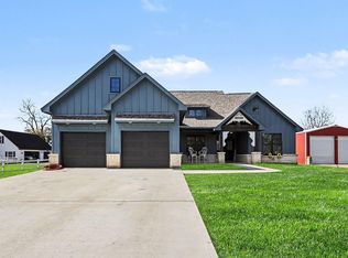 444 Mill Rd, Angleton, TX 77515