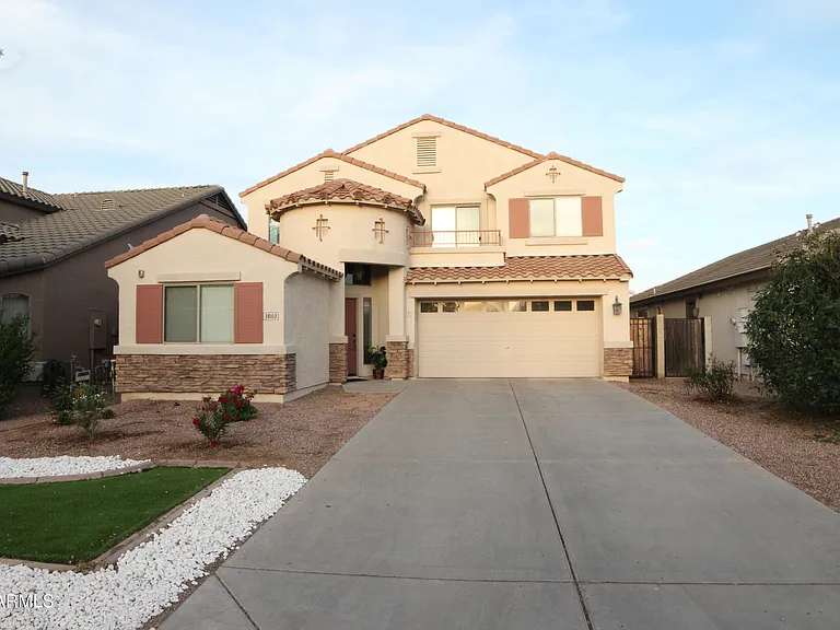 38103 N Bonnie Ln — Photo 1