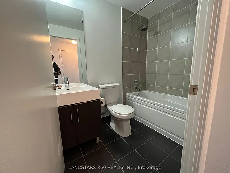 35 Brian Peck Cres #1026 — Photo 11