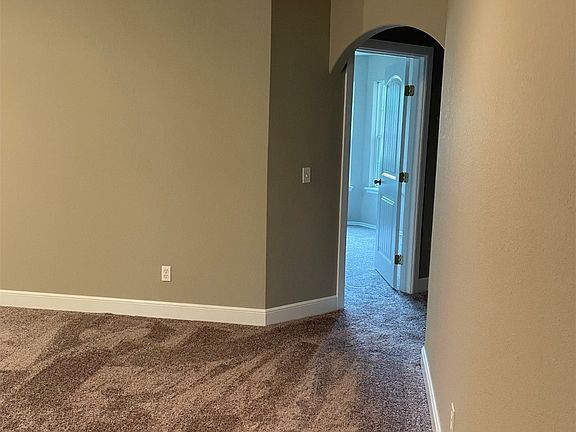 4th image of 1420 Edgewood Ln