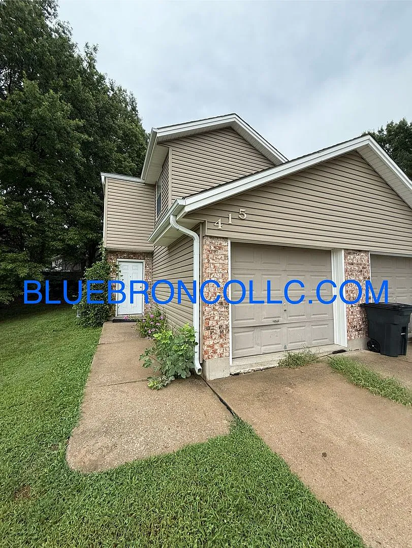 This one will go fast, marvelous 3 bedroom for great price in Lee's Summit — Photo 1