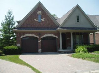 5358 Pembrooke Crossing Ct, West Bloomfield, MI