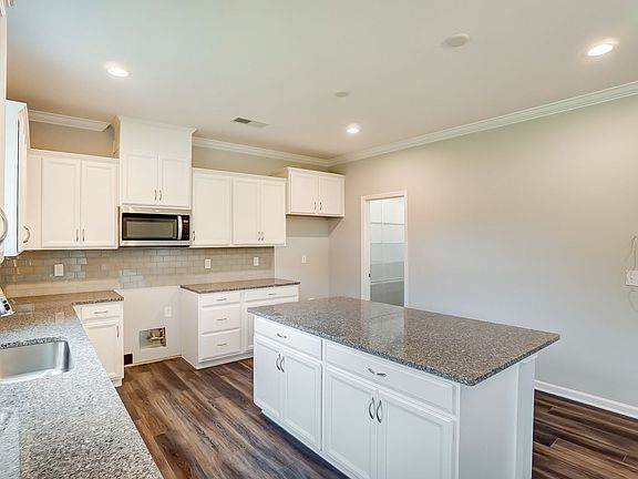 Photo Representation of Logan Plan. Colors, finishes and options will vary.