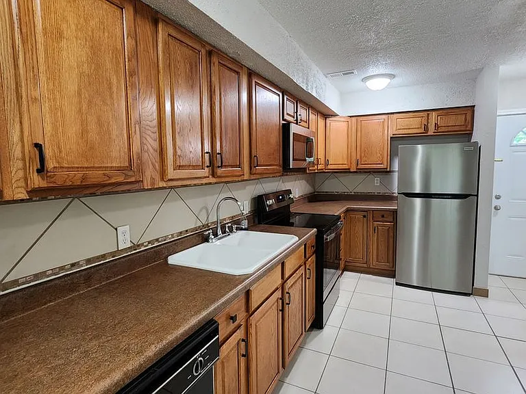 70 Wilshire Heights Dr — Photo 1
