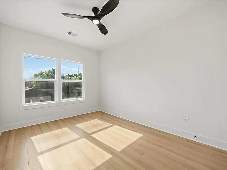 8210 Lawler St #A — Photo 15