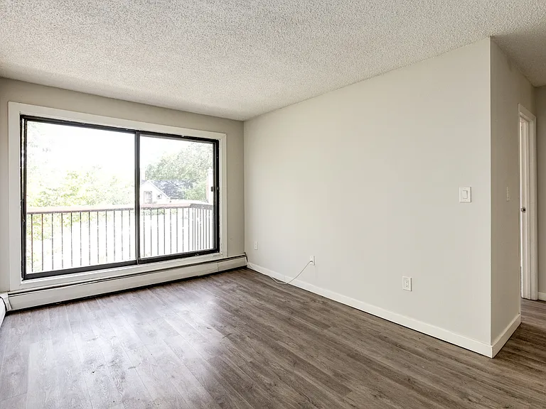 1454 Rae St — Photo 8