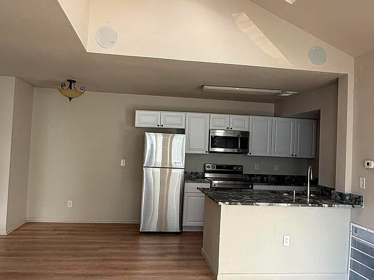 871 S Uravan Ct #D — Photo 3
