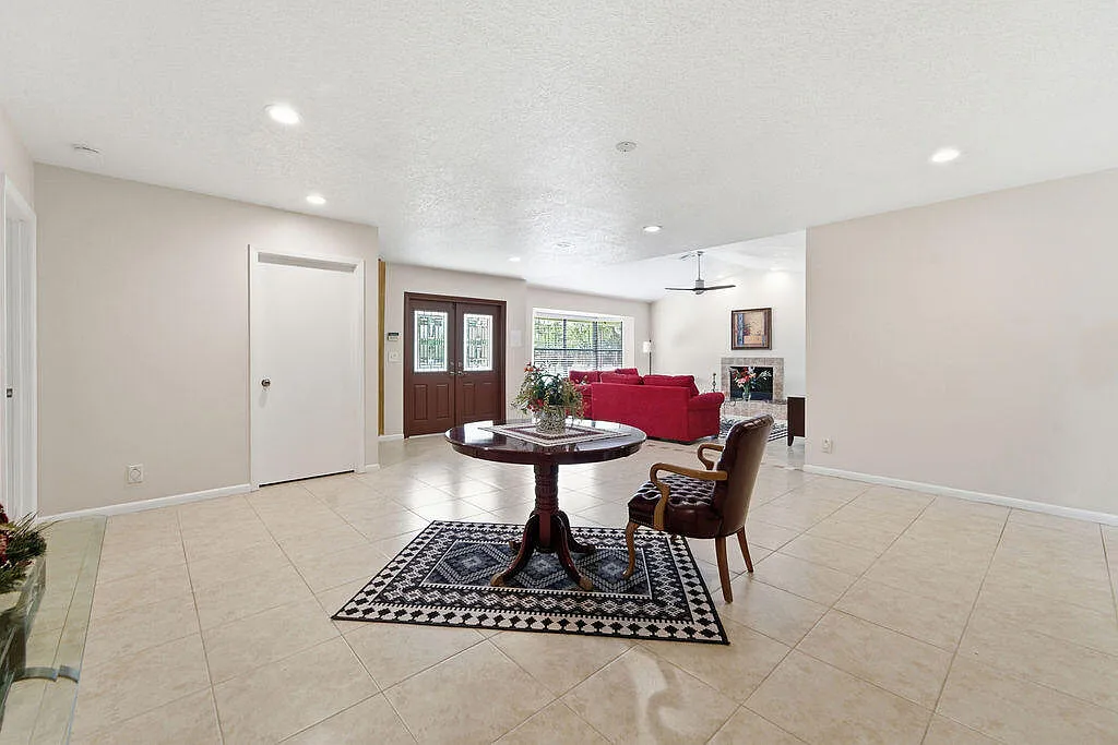 4 bed, 3.5 bath, 2546 sqft, $6,985 — Photo 3