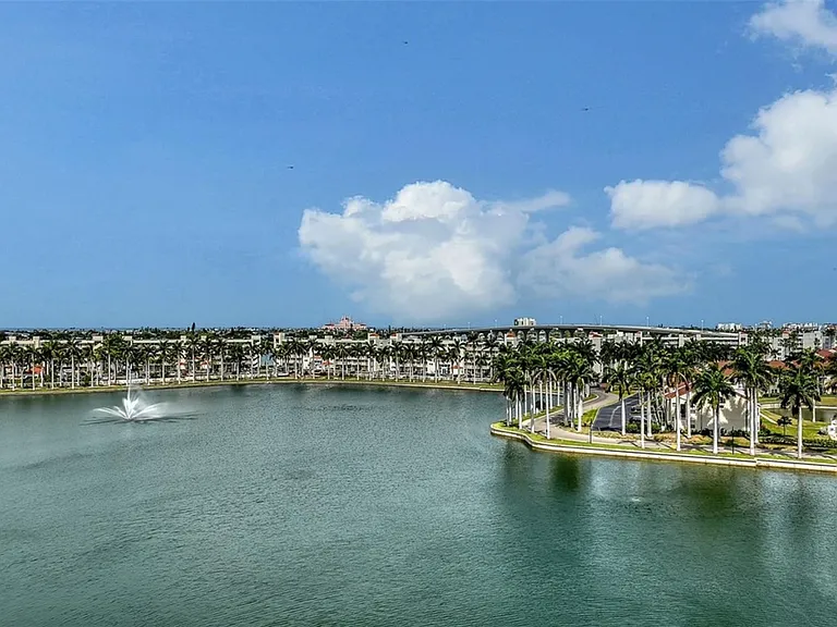 Bahia Del Mar Cir — Photo 28